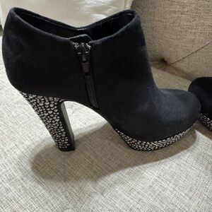 Gianni Bini black booties